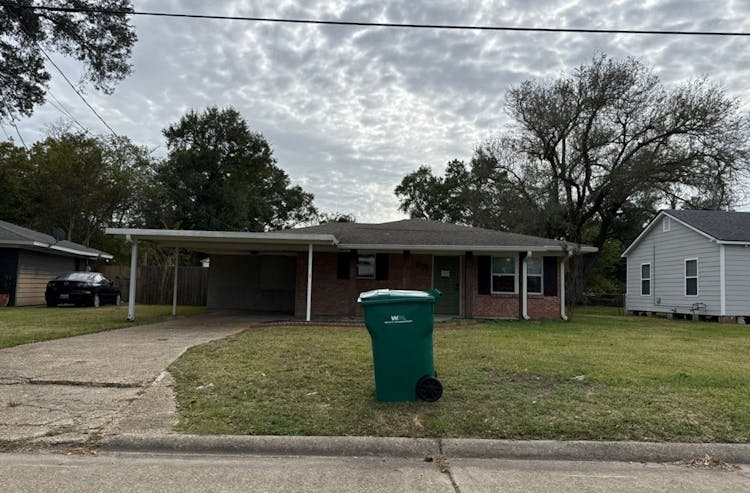 621 S Kent Dr Sulphur, LA 70663, Calcasieu County
