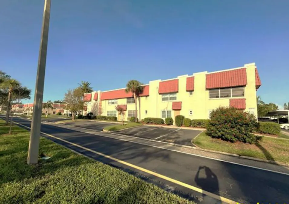 10032 65th Ave N Apt 9 Saint Petersburg, FL 33708, Pinellas County