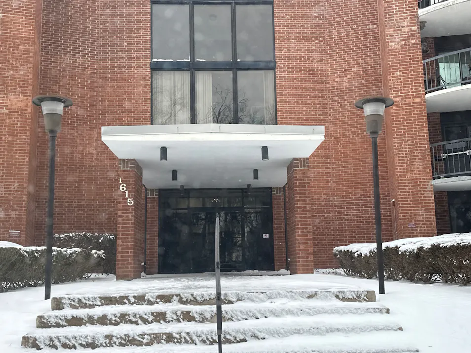 1615 East Central Road, Unit 422c Arlington Heights, IL 60005, Cook County