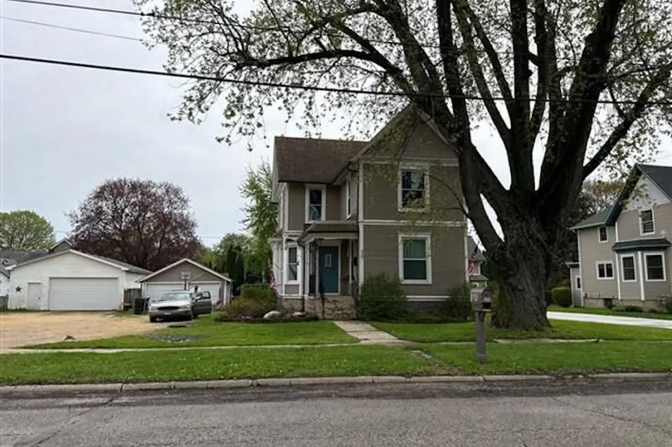 320 W Main St Capron, IL 61012, Boone County