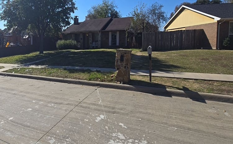 909 Navasota Dr Garland, TX 75040, Dallas County