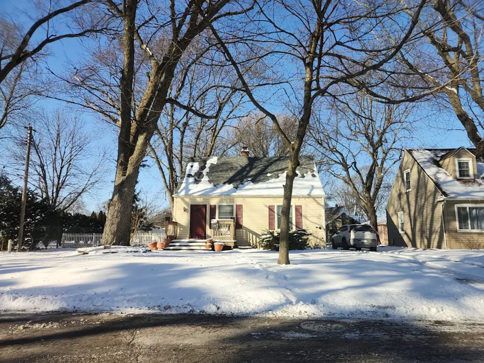 9052 W Delaware Pkwy Munster, IN 46321, Lake County