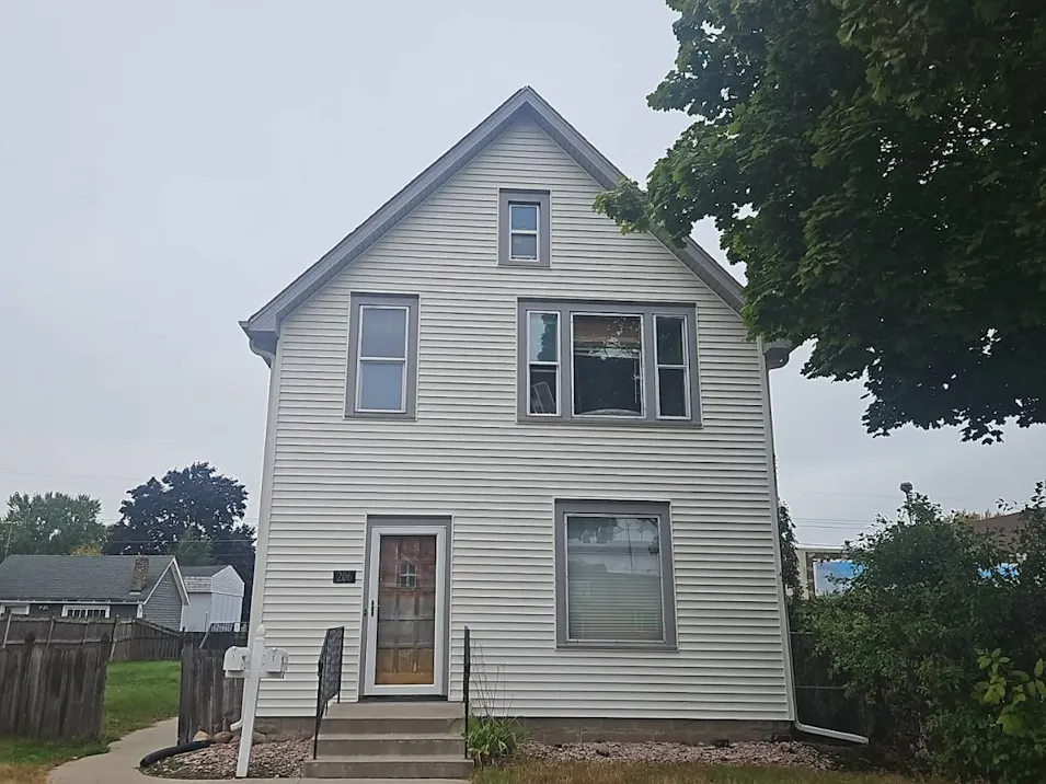 206 7th Ave So South Saint Paul, MN 55075, Dakota County