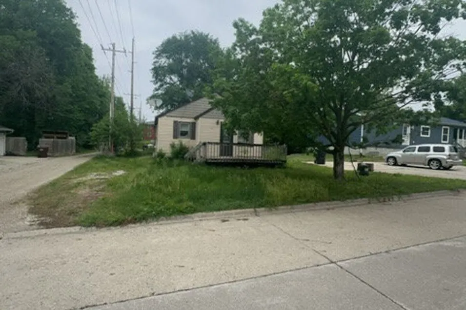419 H Ave Nevada, IA 50201, Story County