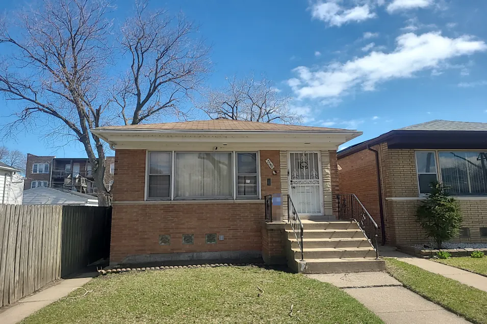 7749 S Oglesby Ave Chicago, IL 60649, Cook County
