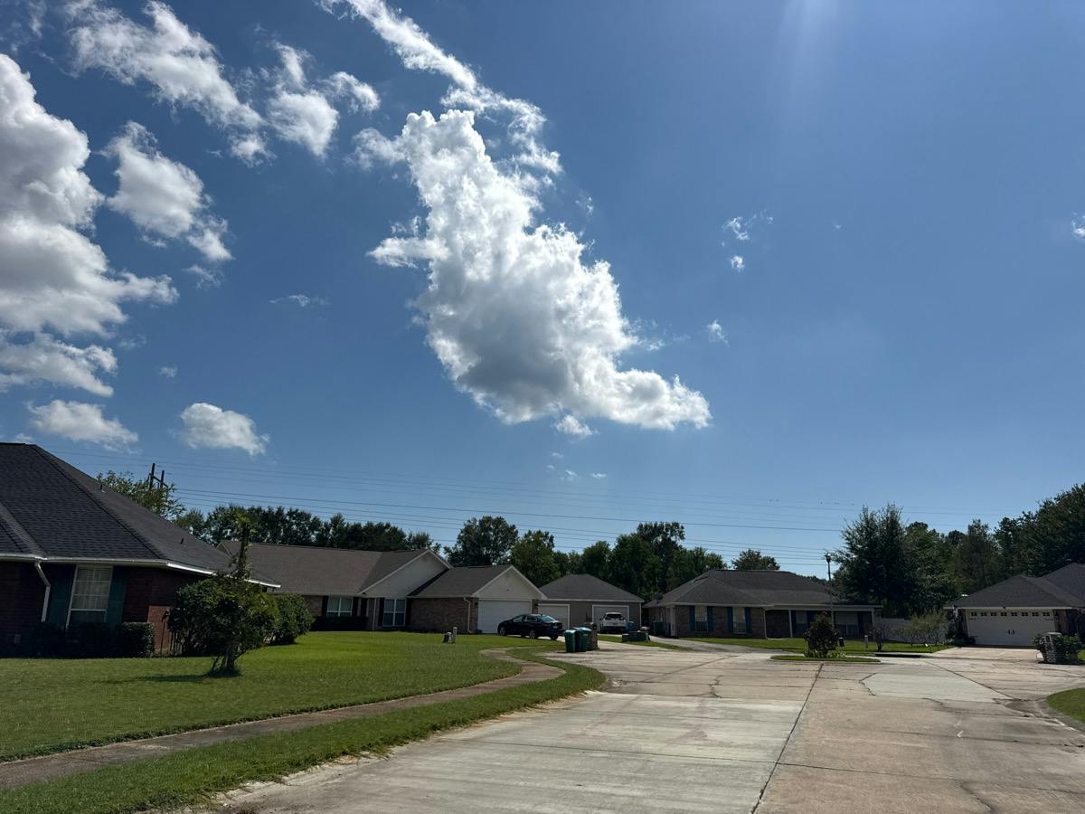 Heather Ct, Ocean Springs, MS 39564