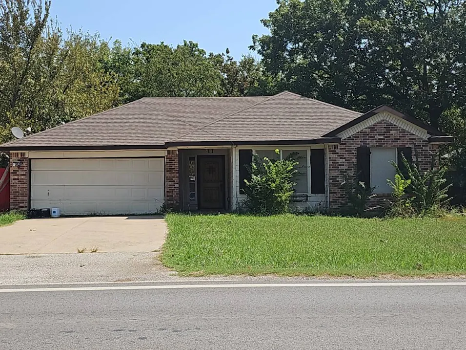 205 S Sparks St Alvarado, TX 76009, Johnson County