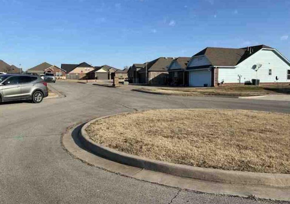 2015 Harriman Cir Bartlesville, OK 74006, Washington County
