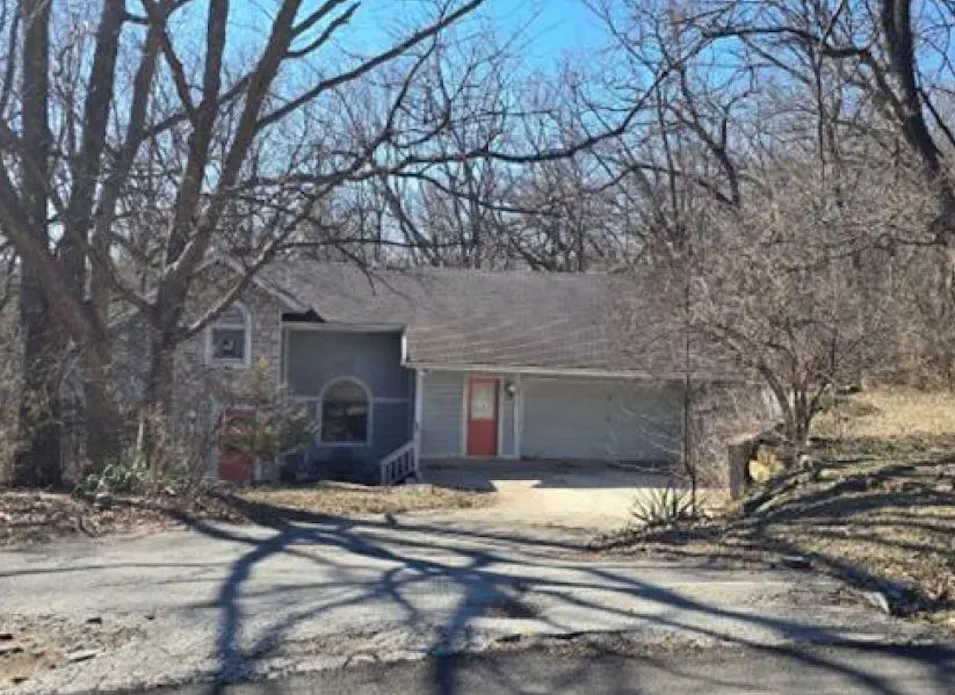 7610 NW Paradise Lane Kansas City, MO 64152, Platte County