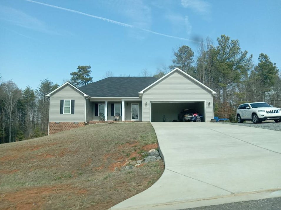 208 Sienna Dr Hickory, NC 28601, Alexander County