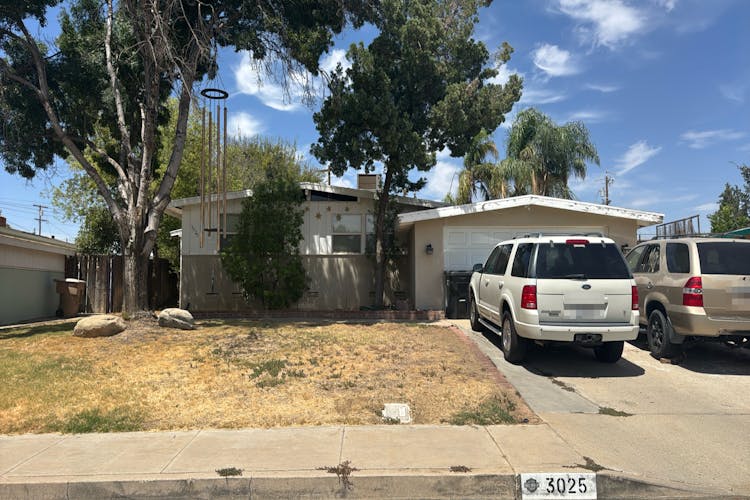 3025 Peerless Ave Bakersfield, CA 93308, Kern County