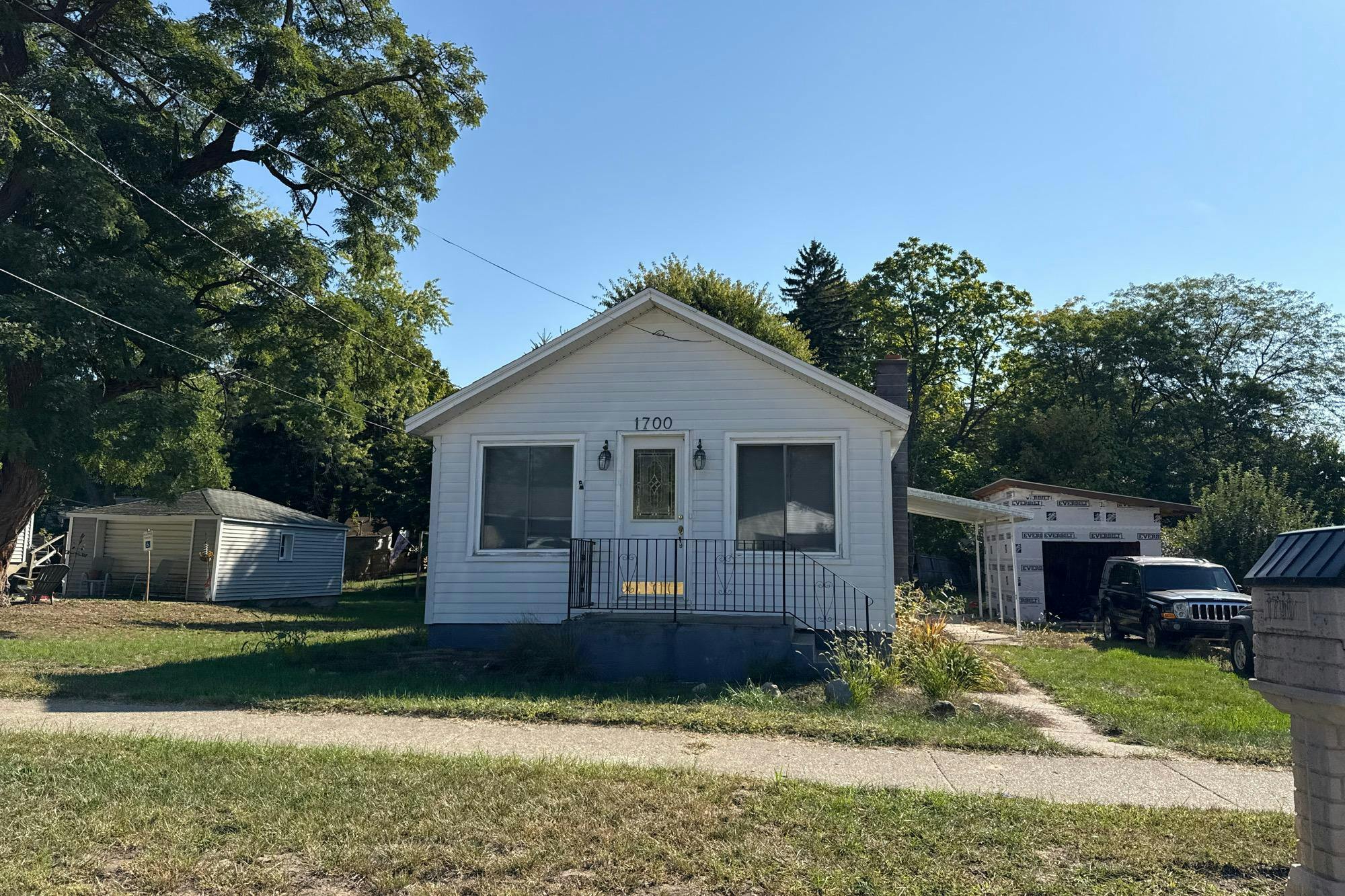 Ira Ave, Grand Rapids, MI 49504