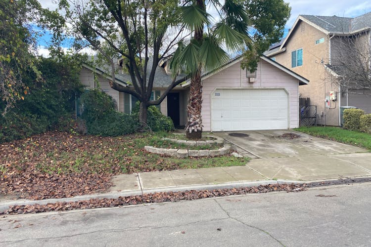 2323 North Milburn Avenue Fresno, CA 93722, Fresno County