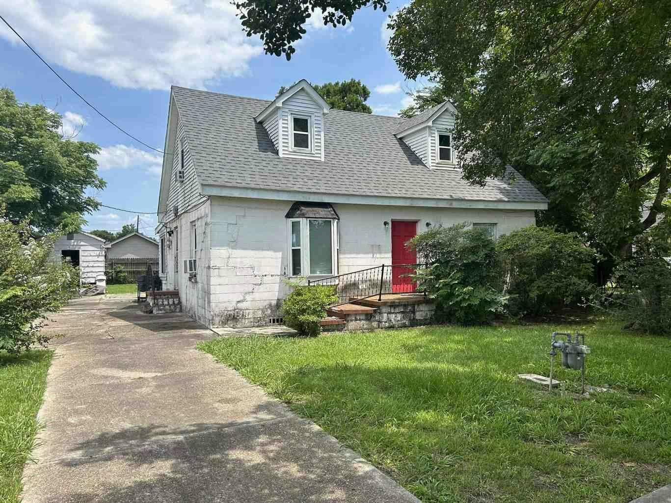 Avenue B , Marrero, LA 70072
