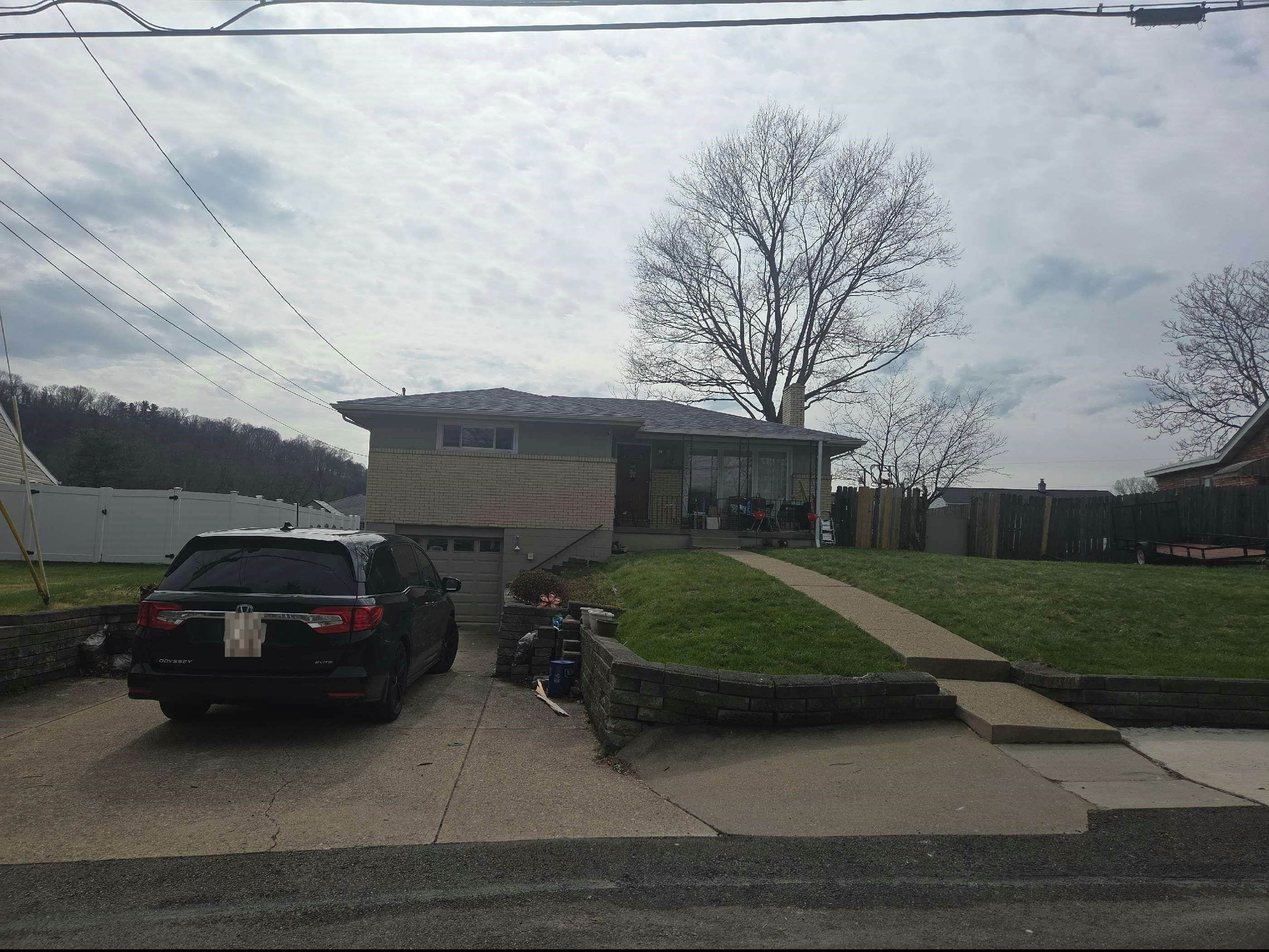 Florida Dr, New Kensington, PA 15068