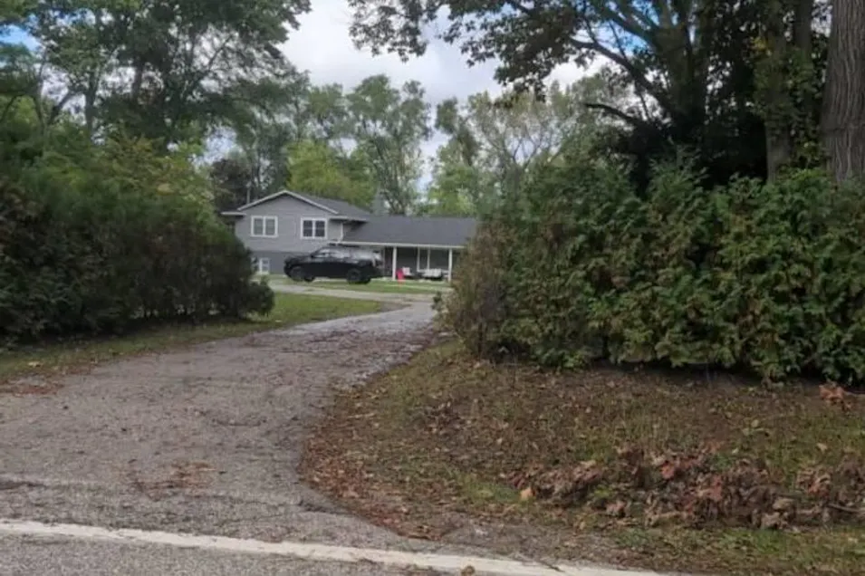 15879 Millar Rd Clinton Township, MI 48036, Macomb County