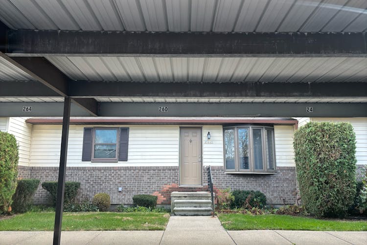 25260 Yorktown Ct Harrison Township, MI 48045, Macomb County