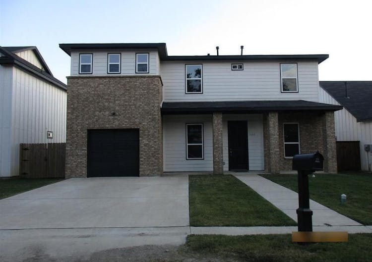 1109 Pollard St Greenville, TX 75401, Hunt County