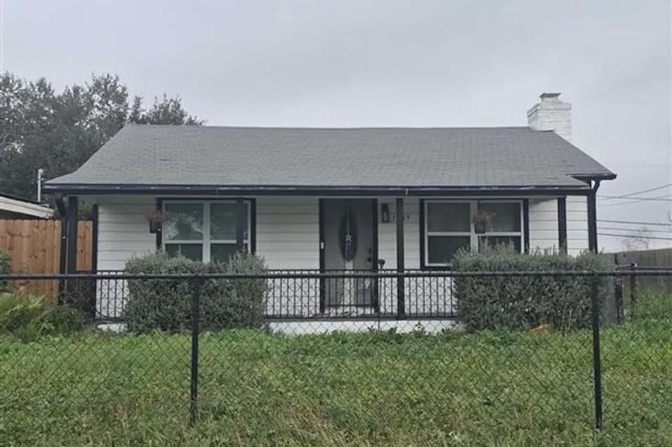 1639 Main Dr Corpus Christi, TX 78409, Nueces County