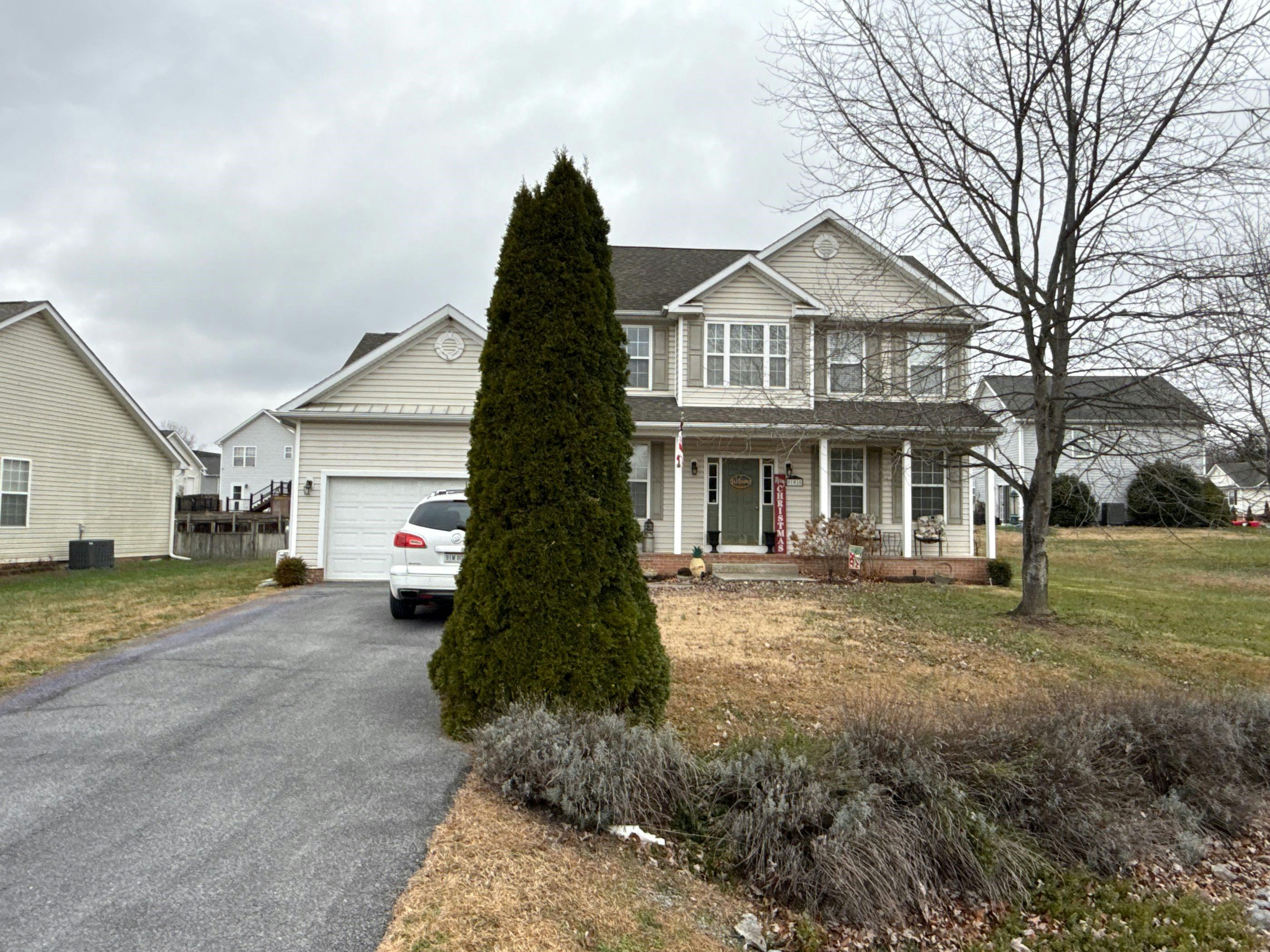 Wren St, Martinsburg, WV 25405
