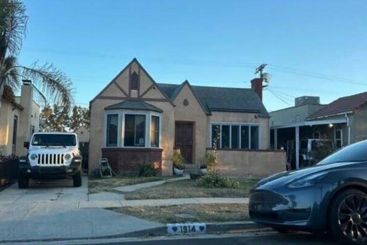 1914 West 85th Street Los Angeles, CA 90047, Los Angeles County