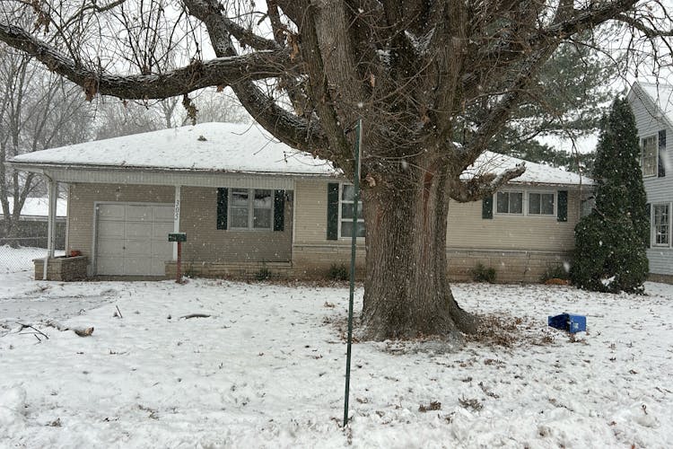 305 South Delmar Avenue Hartford, IL 62048, Madison County