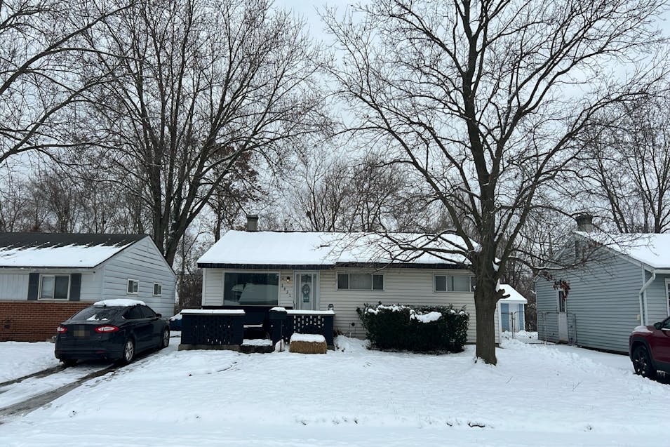 1631 S Walton St Westland, MI 48186-8219, Wayne County