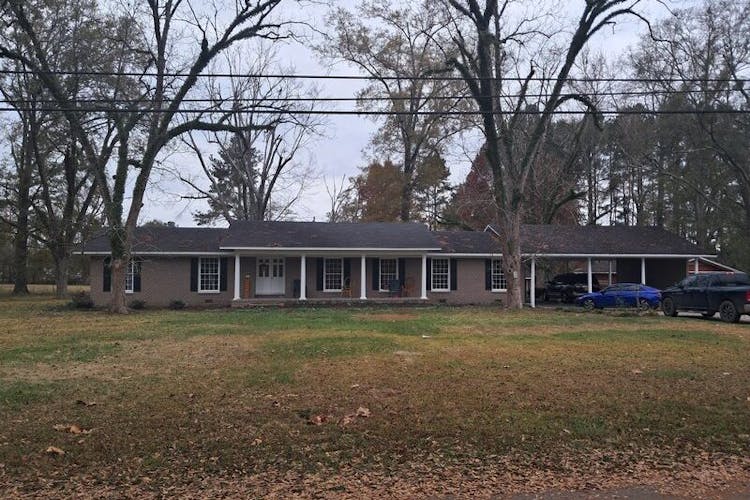 239 W College St Hickory, MS 39332, Newton County