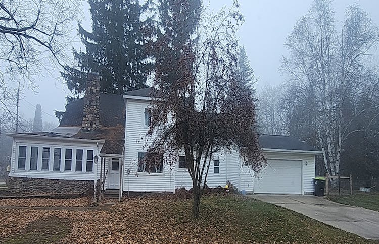 301 N Hayes St Farwell, MI 48622, Clare County