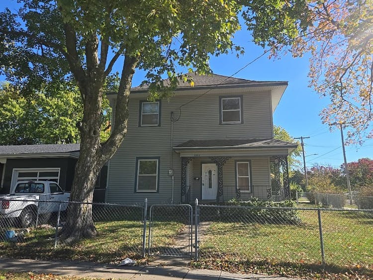 2202 N Ramsey Ave Springfield, MO 65803-4137, Greene County