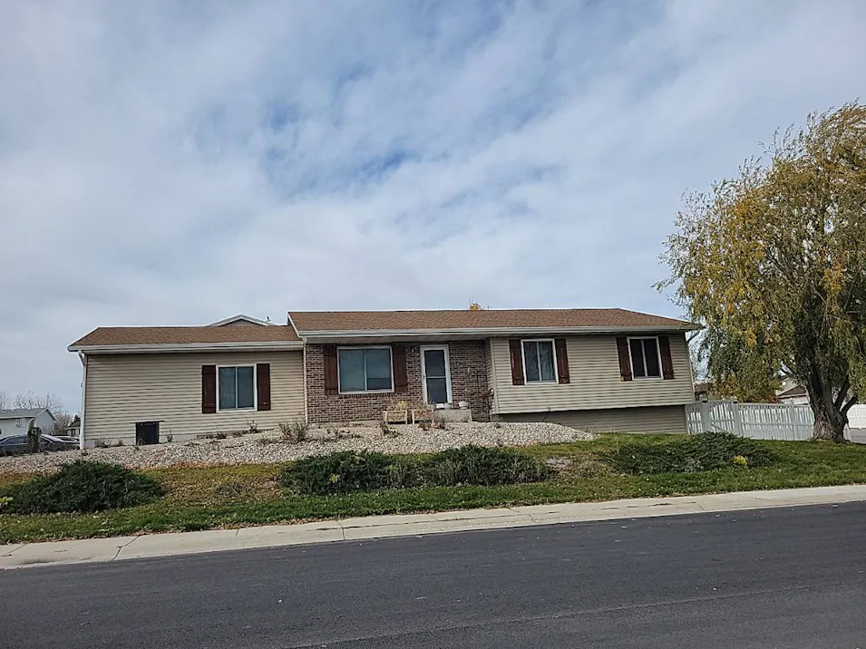 800 Sutherland Cove Ln Gillette, WY 82718, Campbell County