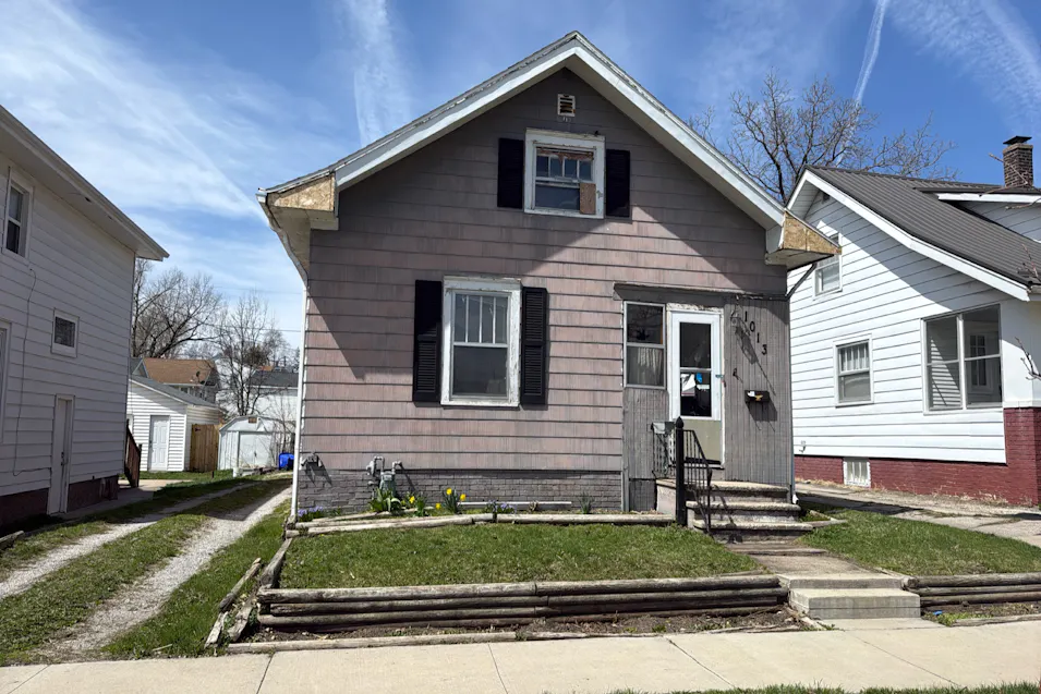 1013 17th St NE Cedar Rapids, IA 52402, Linn County