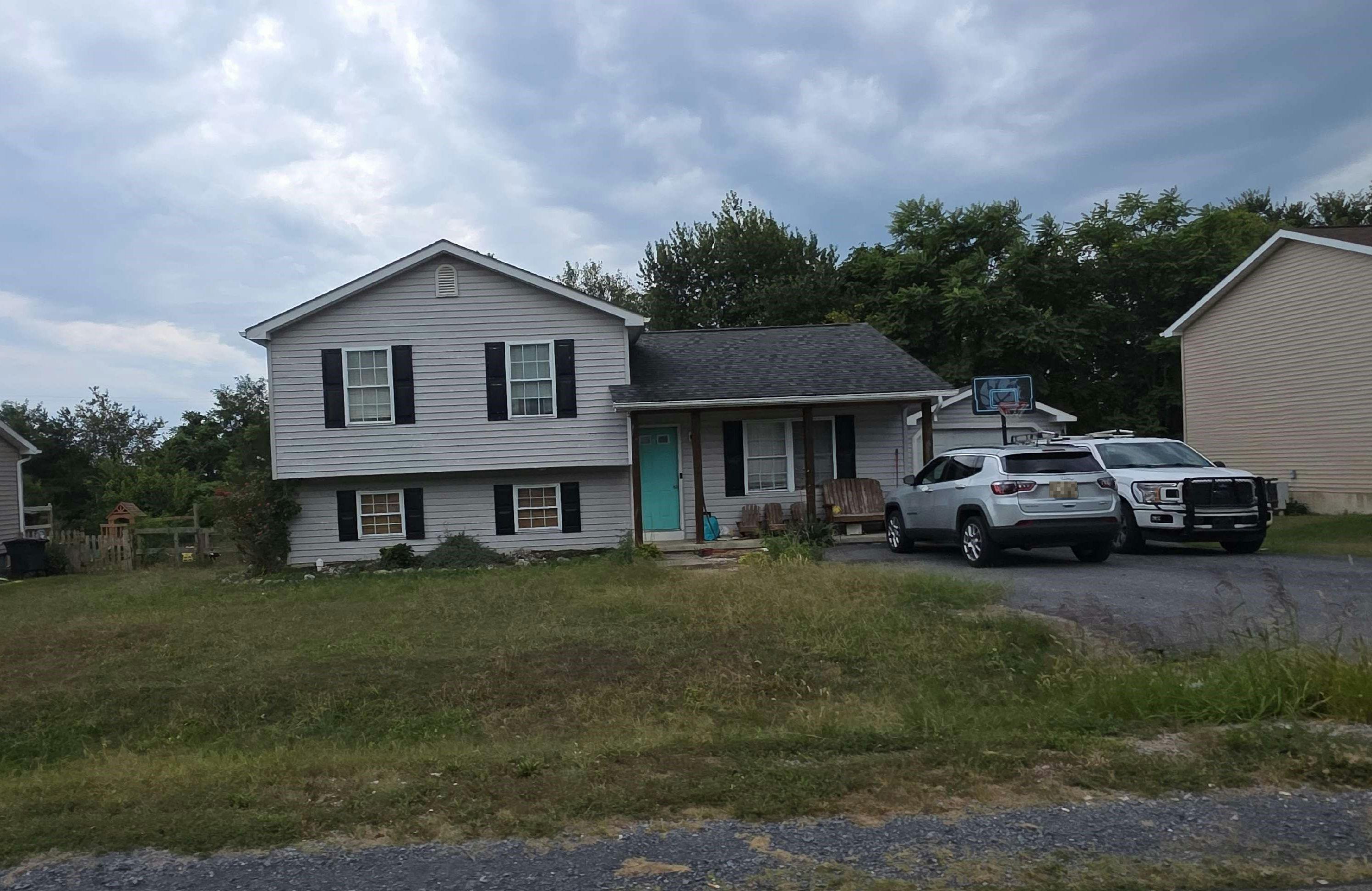 Moonlight Ln, Martinsburg, WV 25404