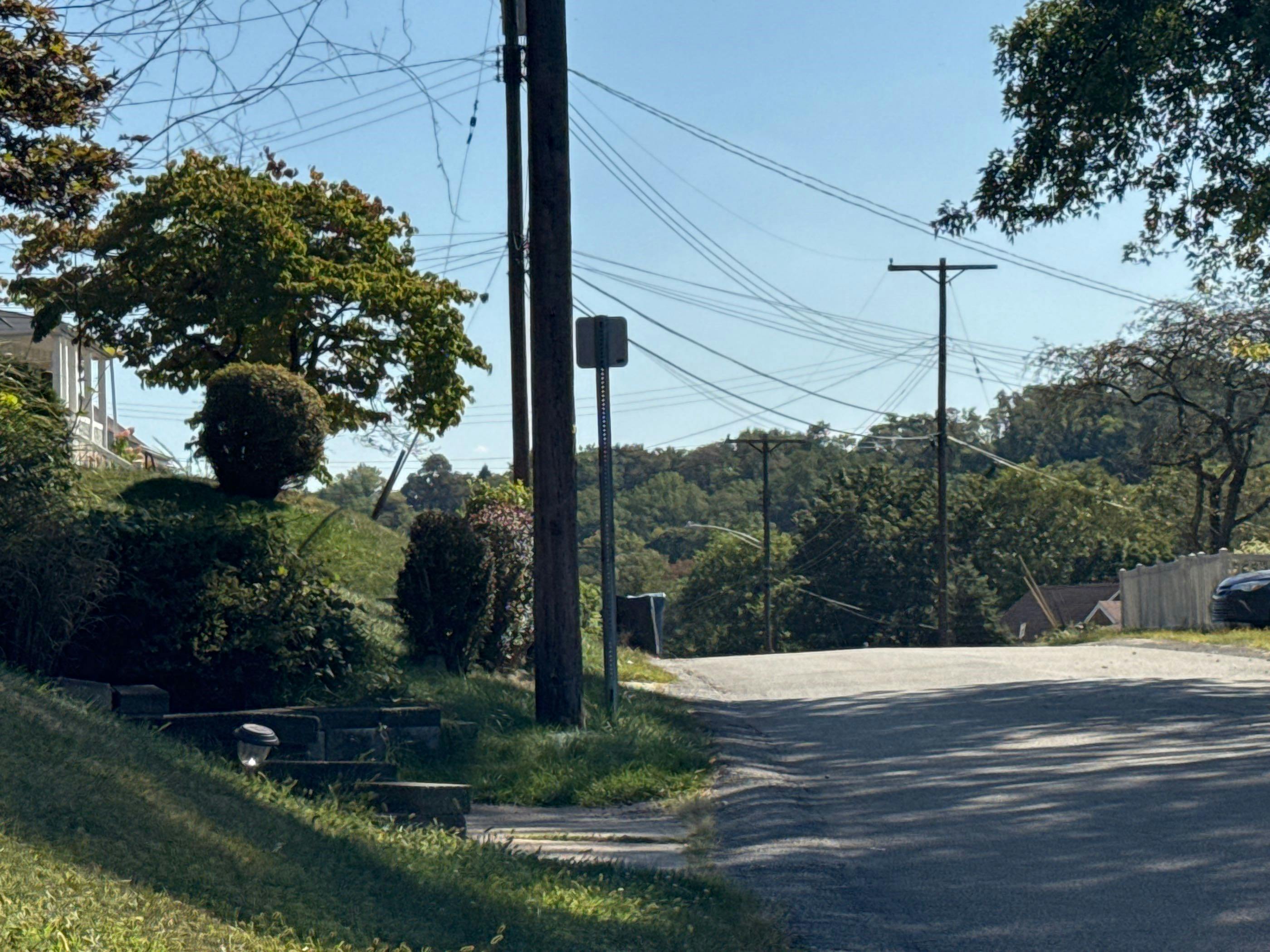 Keefer Dr, Pittsburgh, PA 15235