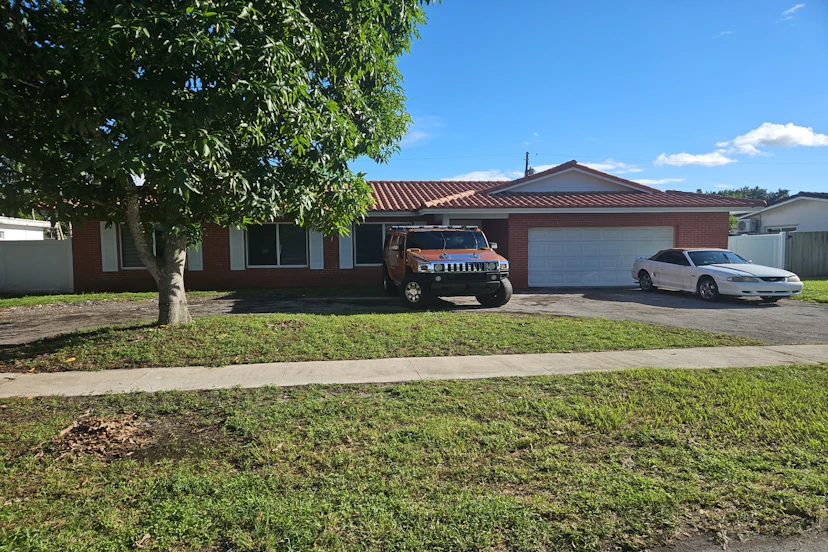 5240 Sw 10th Ct