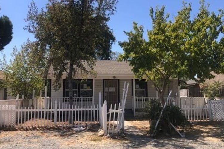 221 Belle Ave Bakersfield, CA 93308, Kern County