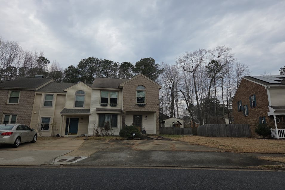 812 South Lake Circle Chesapeake, VA 23322, City of Chesapeake County