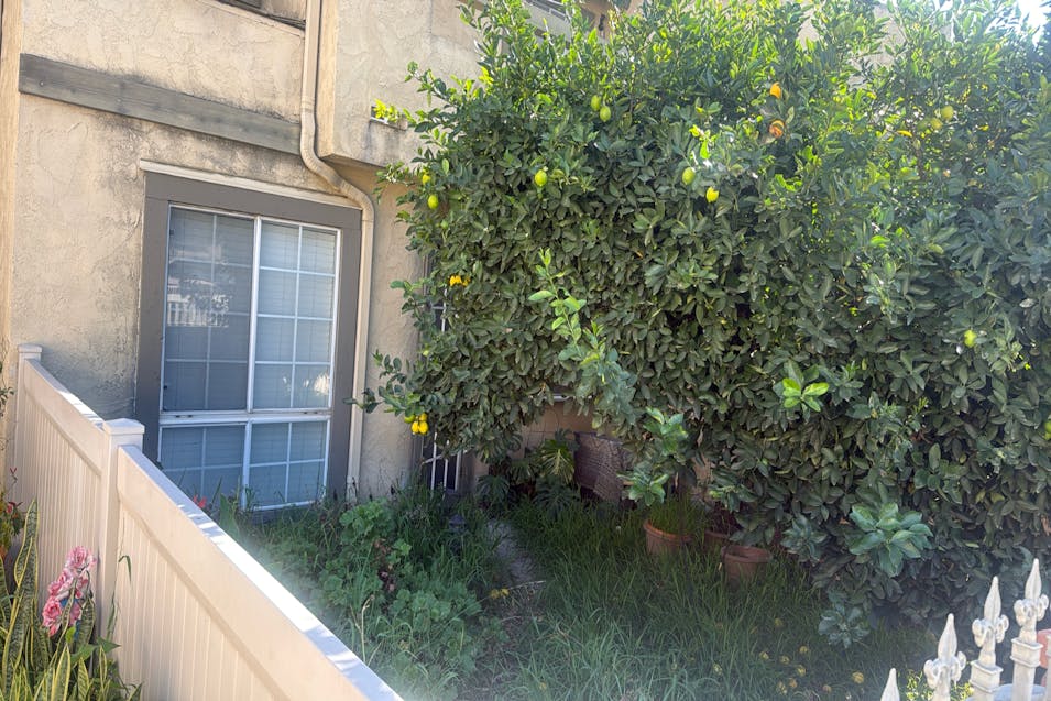 181 W La Verne Ave 16 Pomona, CA 91767, Los Angeles County