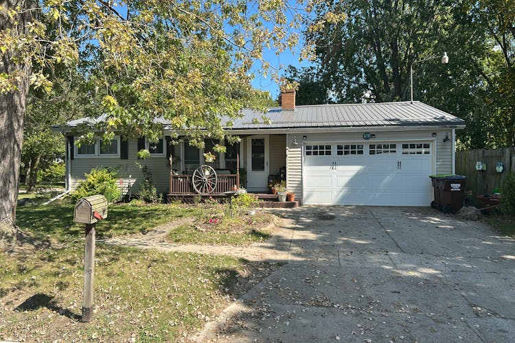 670 Stockford Dr Adrian, MI 49221, Lenawee County