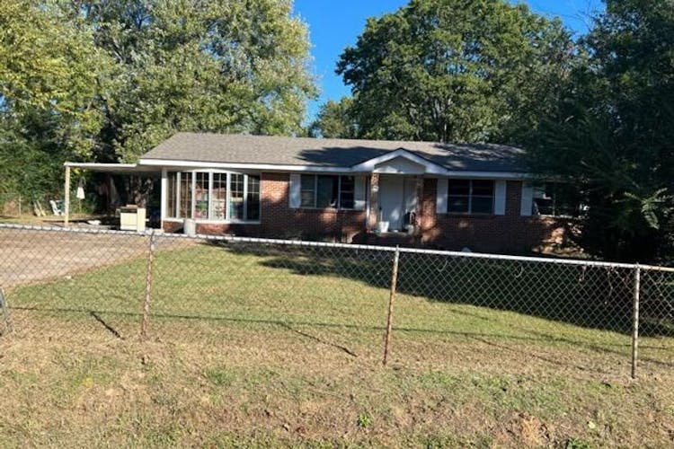 701 Oak St Muldrow, OK 74948, Sequoyah County