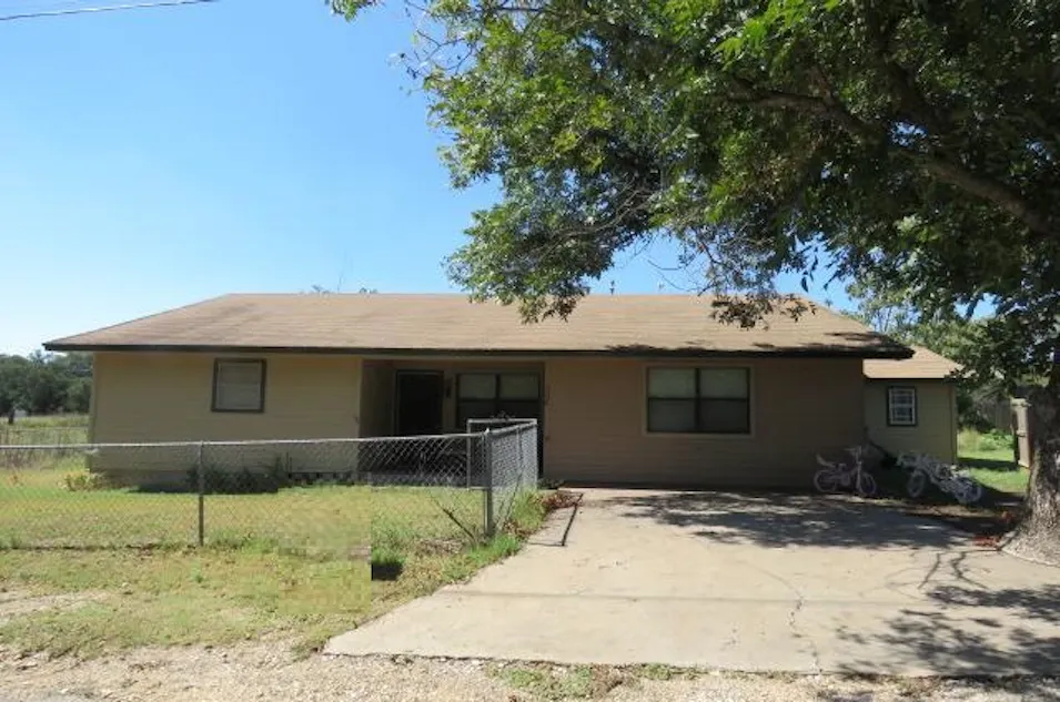 206 Maple Street Gustine, TX 76455, Comanche County