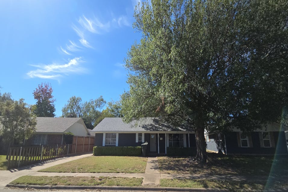 1808 Robin Dr Sherman, TX 75092, Grayson County