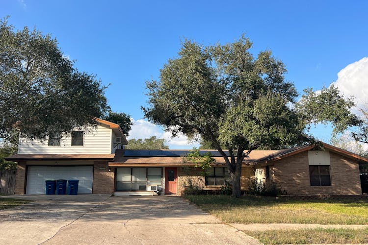 1407 Robin Ln Beeville, TX 78102, Bee County