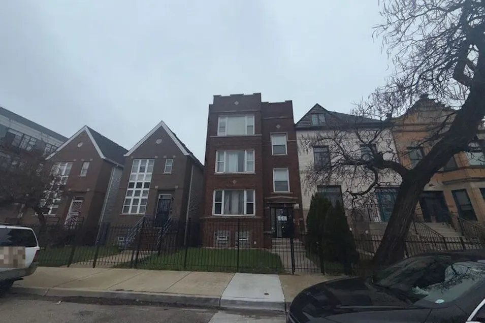 816 E 42nd St Chicago, IL 60653, Cook County