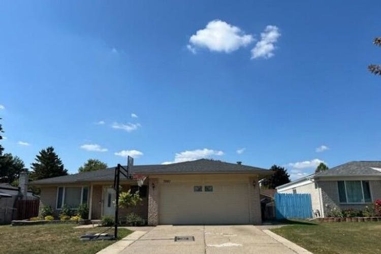 39611 Durand Dr Sterling Heights, MI 48310-2412, Macomb County