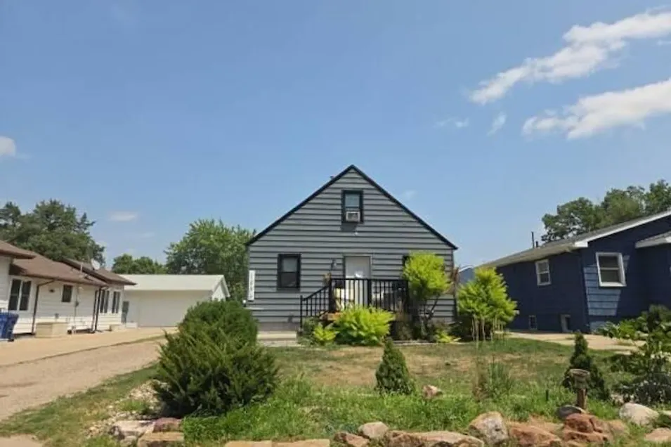 1306 North Duluth Avenue Sioux Falls, SD 57104, Minnehaha County