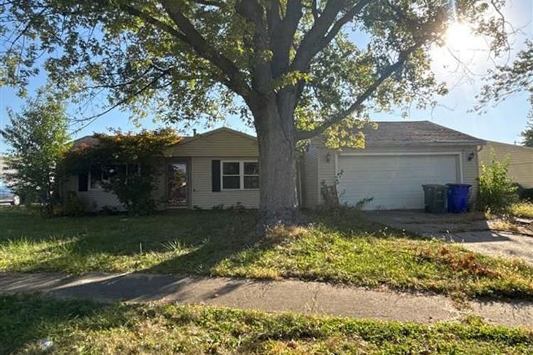 1976 King Arthur Dr Decatur, IL 62526, Macon County