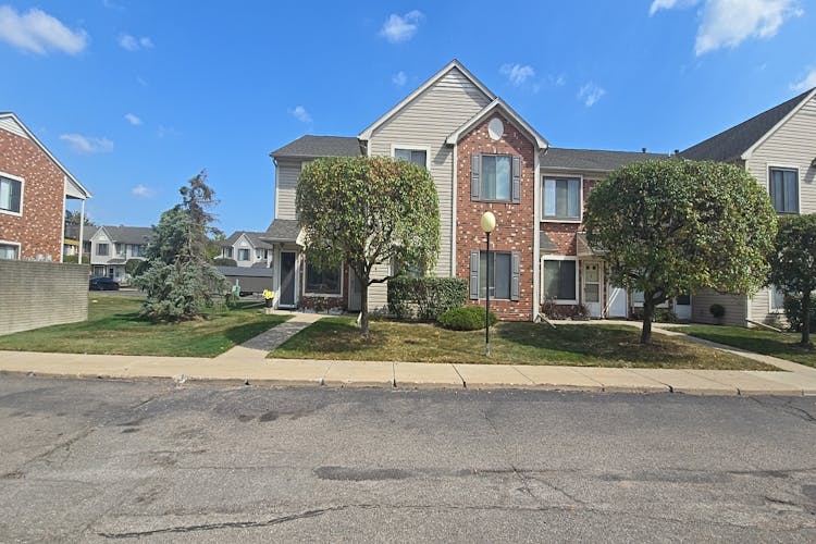 30577 Hidden Pines Lane 61 Roseville, MI 48066, Macomb County