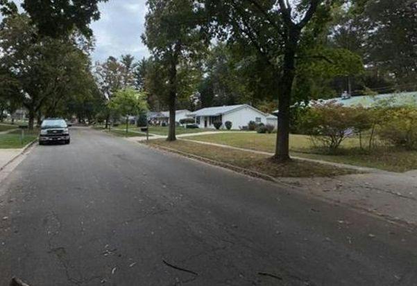 Kenny Ct, Midland, MI 48640