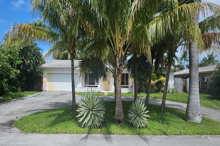 2081 NE 27th St Lighthouse Point, FL 33064, Broward County